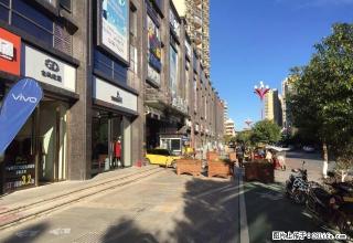 伟业广场临街商铺出租(伟业广场停车场入口处) - 楚雄28生活网 cx.28life.com