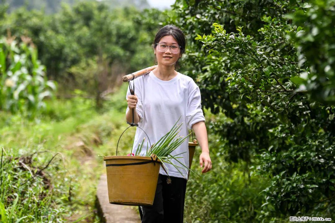 全网追的“扁担女孩”，找了一份暑假工，时薪12元 - 楚雄生活资讯 - 楚雄28生活网 cx.28life.com