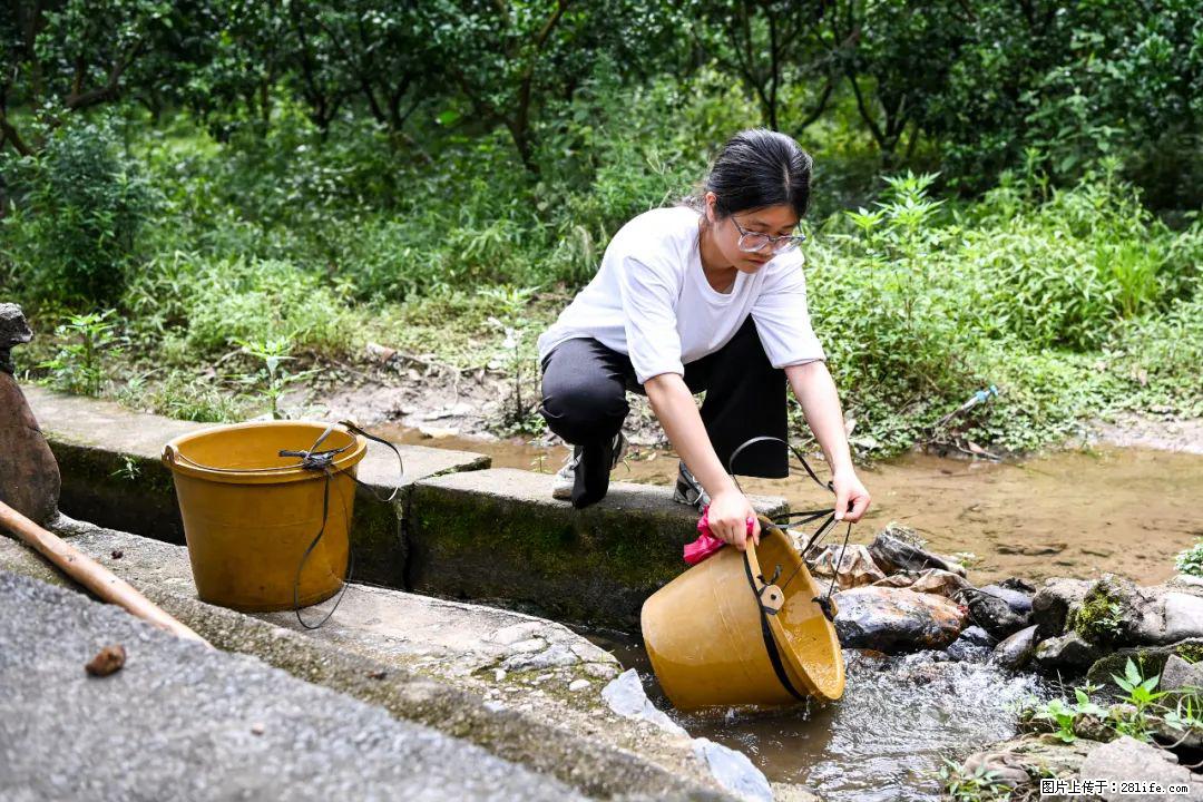 全网追的“扁担女孩”，找了一份暑假工，时薪12元 - 楚雄生活资讯 - 楚雄28生活网 cx.28life.com