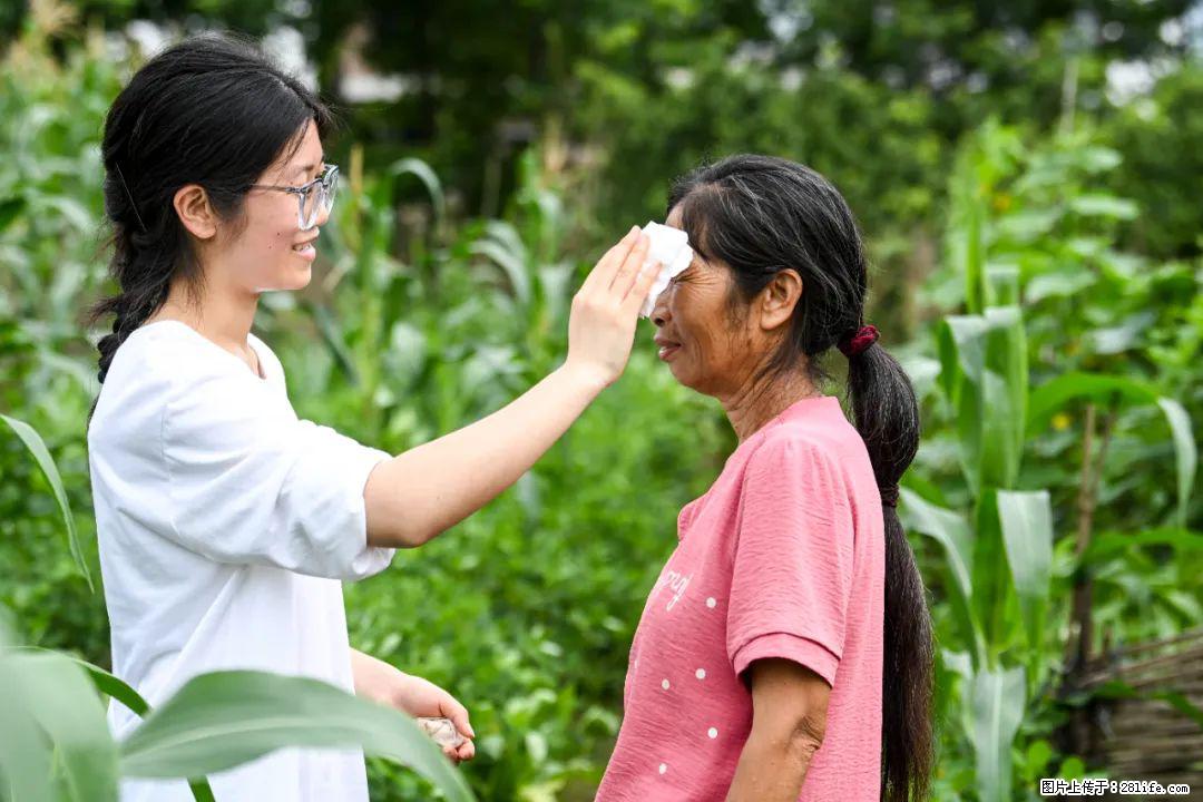 全网追的“扁担女孩”，找了一份暑假工，时薪12元 - 楚雄生活资讯 - 楚雄28生活网 cx.28life.com